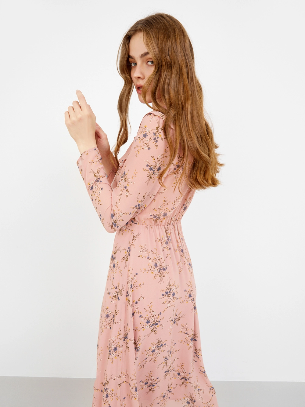 картинка платье из шифона с воланом от магазина Solo-U.ru