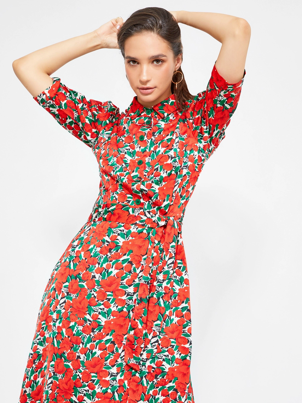 картинка платье приталенное с объёмными рукавами от магазина Solo-U.ru