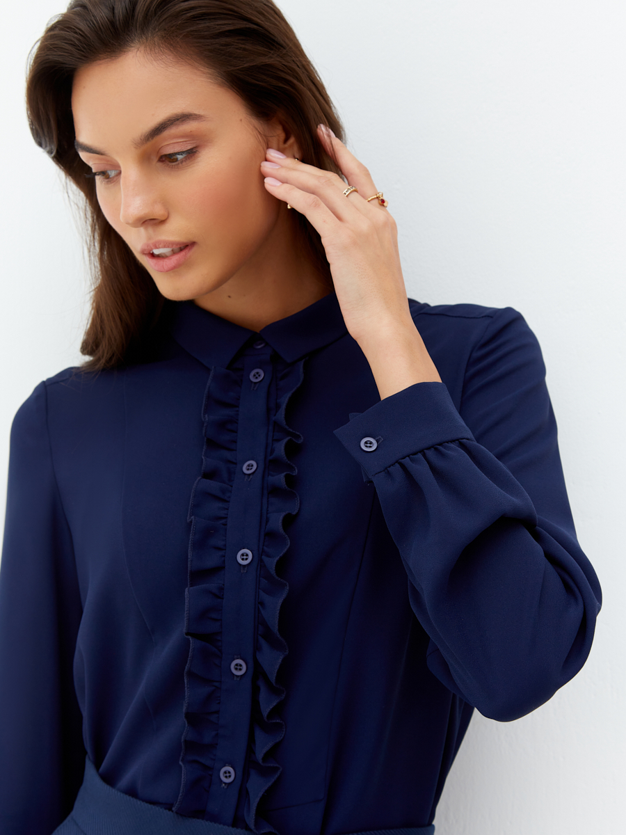 картинка блузка с оборкой по застёжке от магазина Solo-U.ru