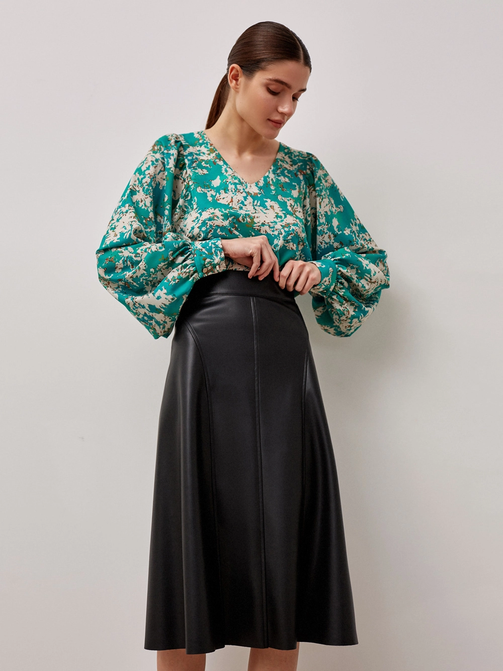 картинка юбка из экокожи трапеция от магазина Solo-U.ru