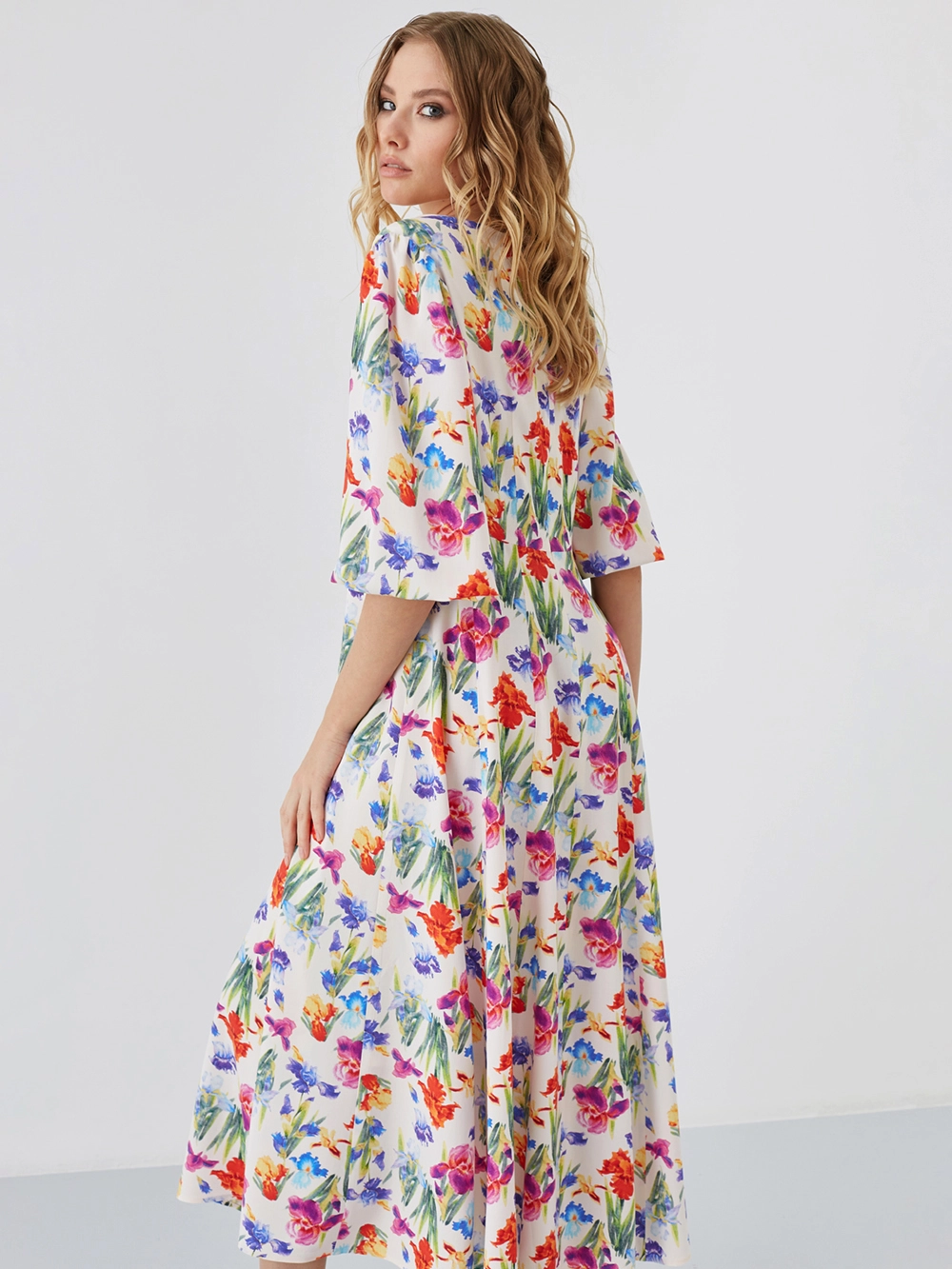 картинка платье с v-образным вырезом от магазина Solo-U.ru