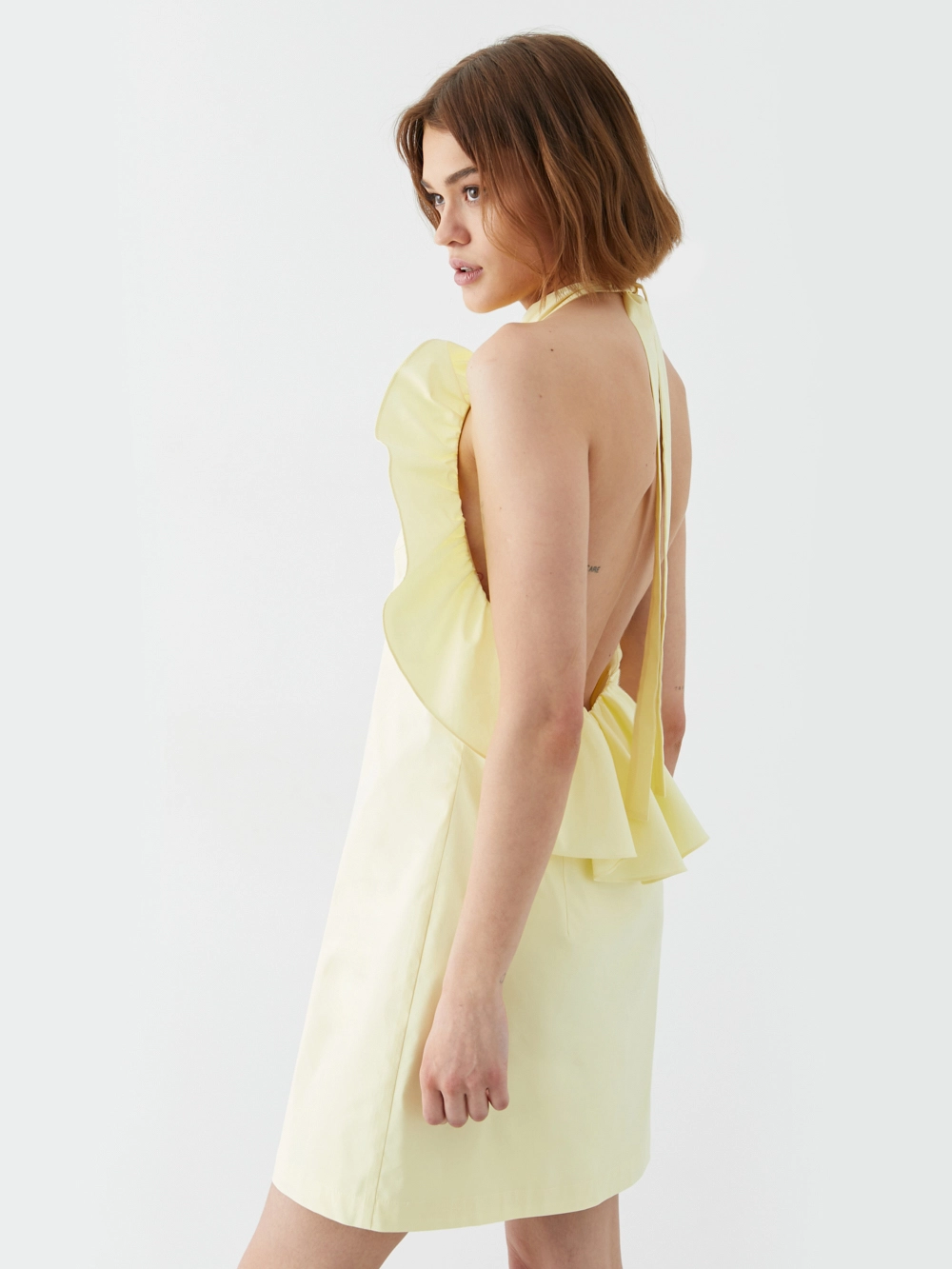 картинка платье с открытой спиной и воланом  от магазина Solo-U.ru