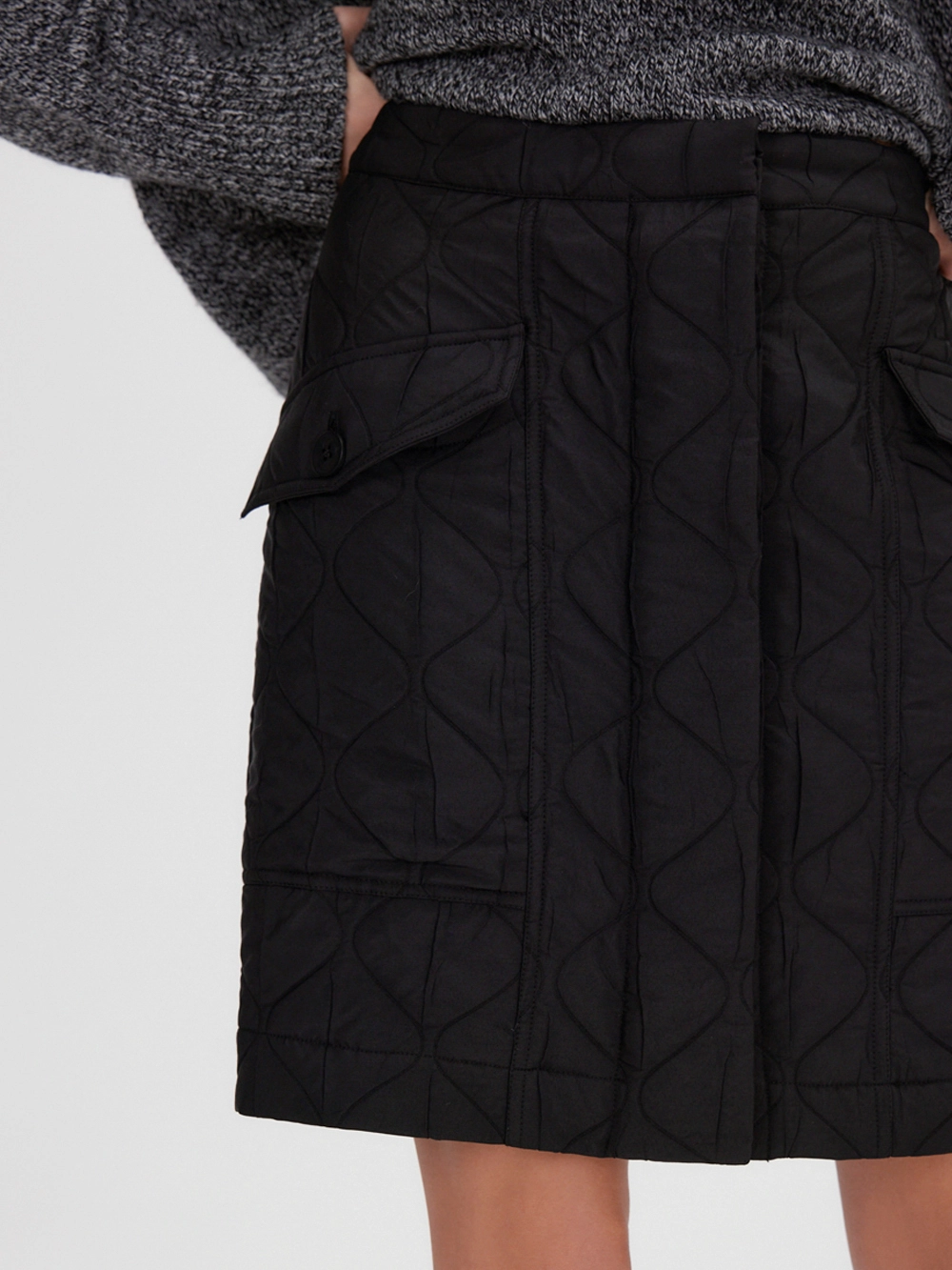 картинка юбка мини с накладными карманами от магазина Solo-U.ru