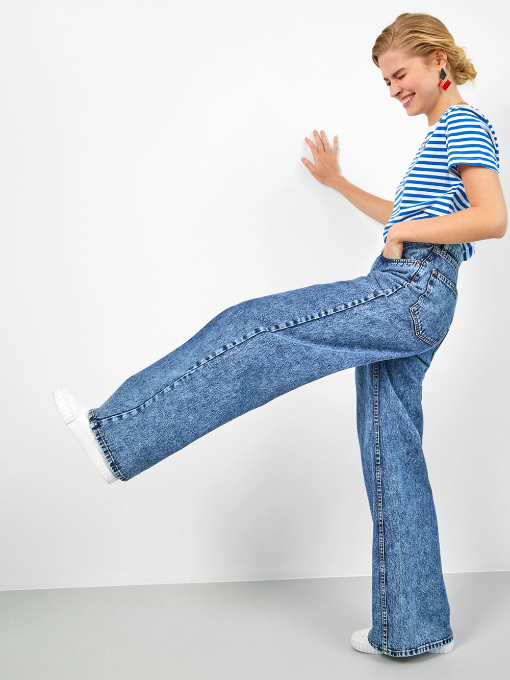 картинка джинсы широкие с высокой посадкой от магазина Solo-U.ru