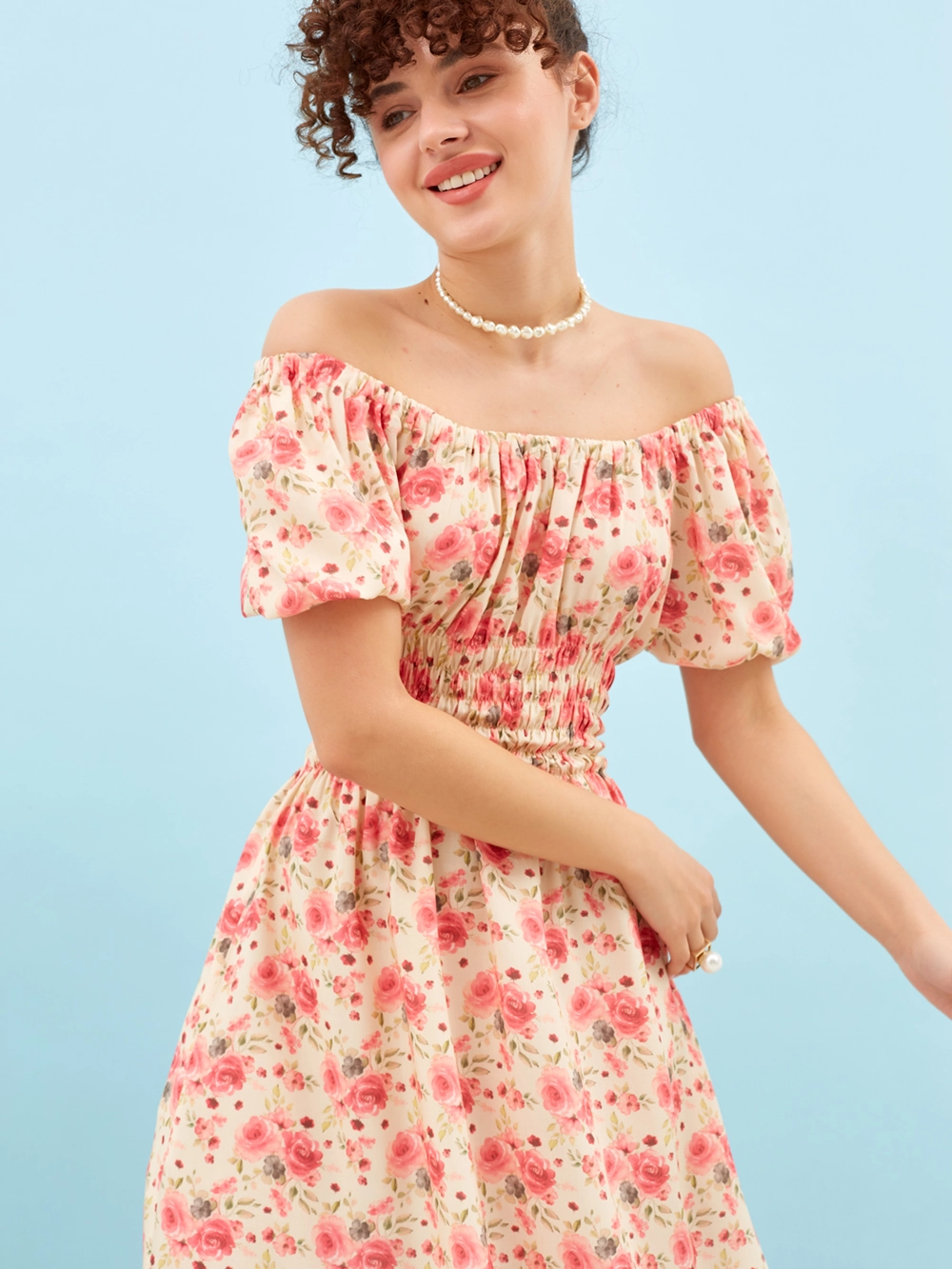 картинка платье короткое с открытыми плечами от магазина Solo-U.ru