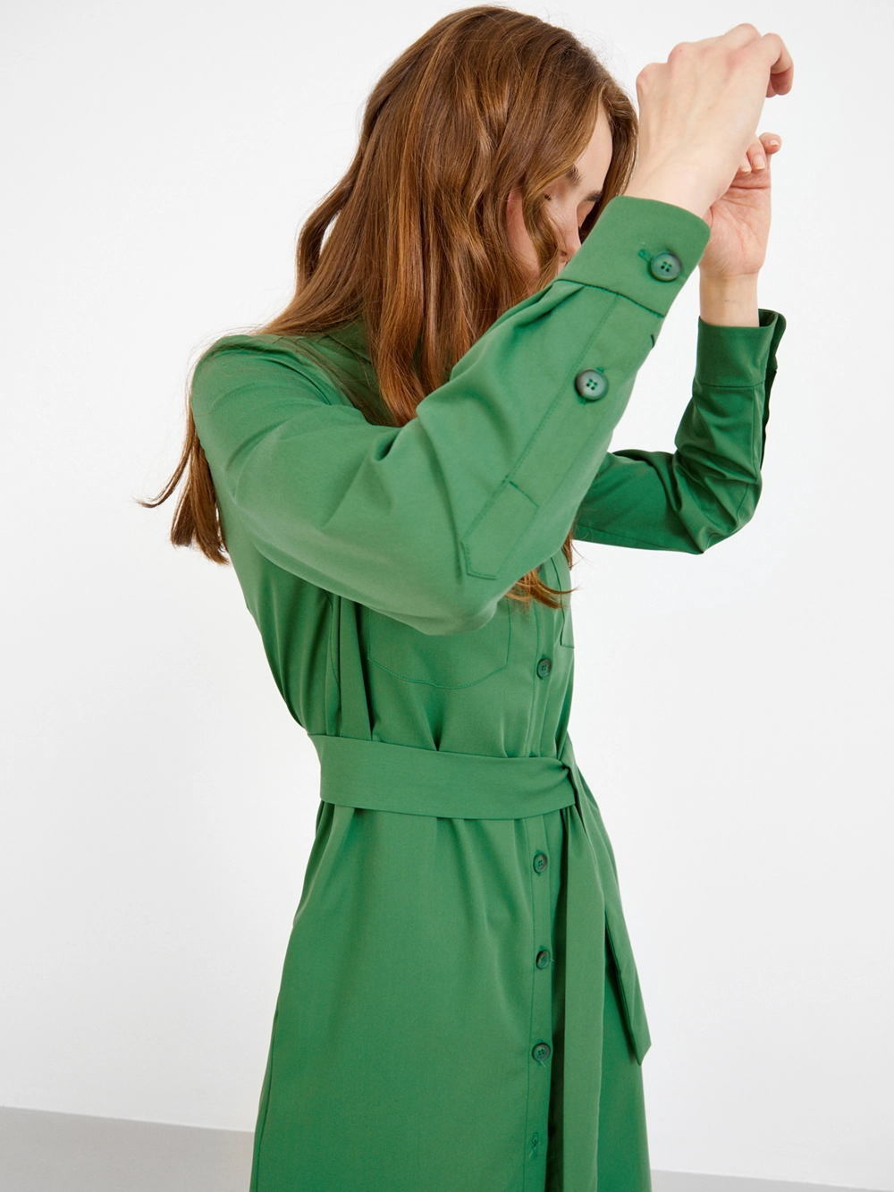 картинка платье-рубашка с накладными карманами от магазина Solo-U.ru