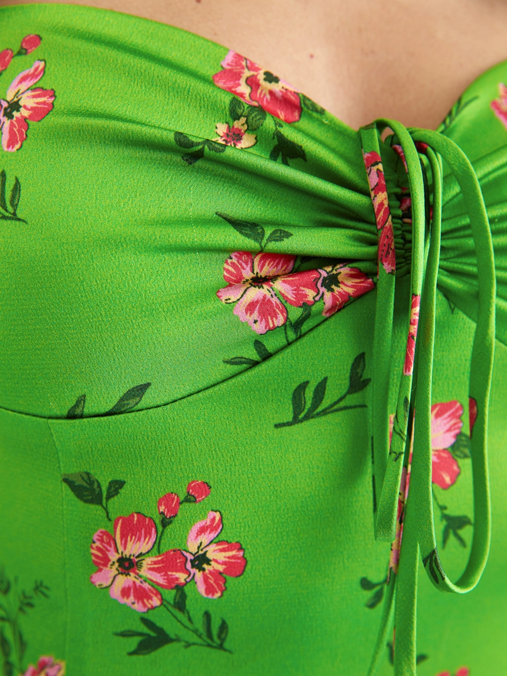 картинка платье на бретелях со сборкой от магазина Solo-U.ru