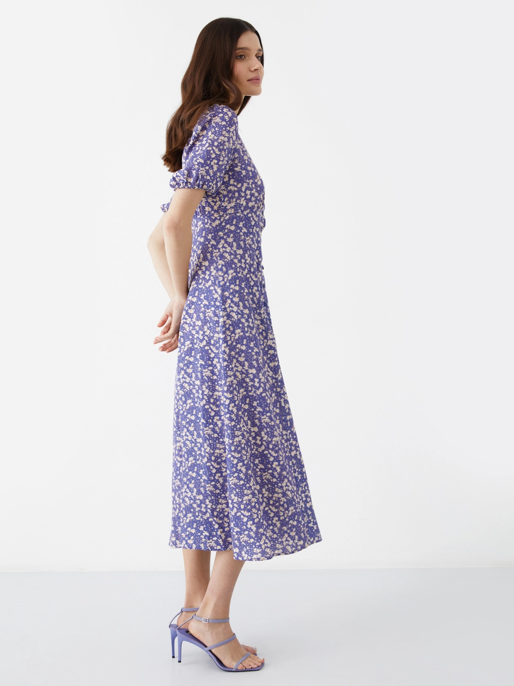 картинка платье с короткими рукавами с v-образным вырезом от магазина Solo-U.ru