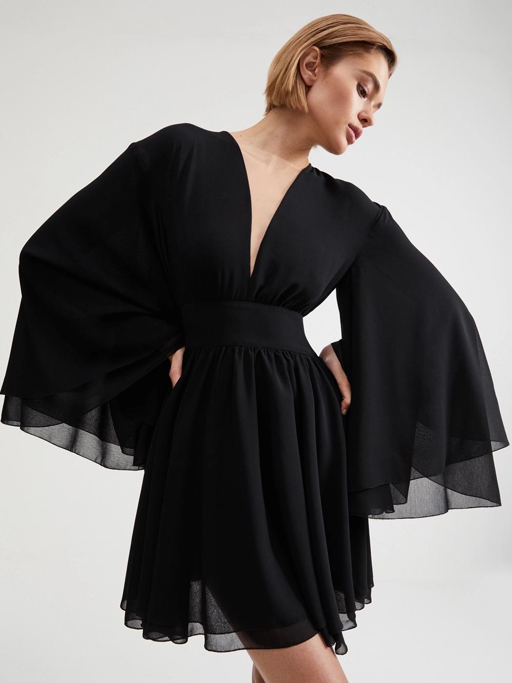 картинка платье мини из шифона с сеткой на груди от магазина Solo-U.ru