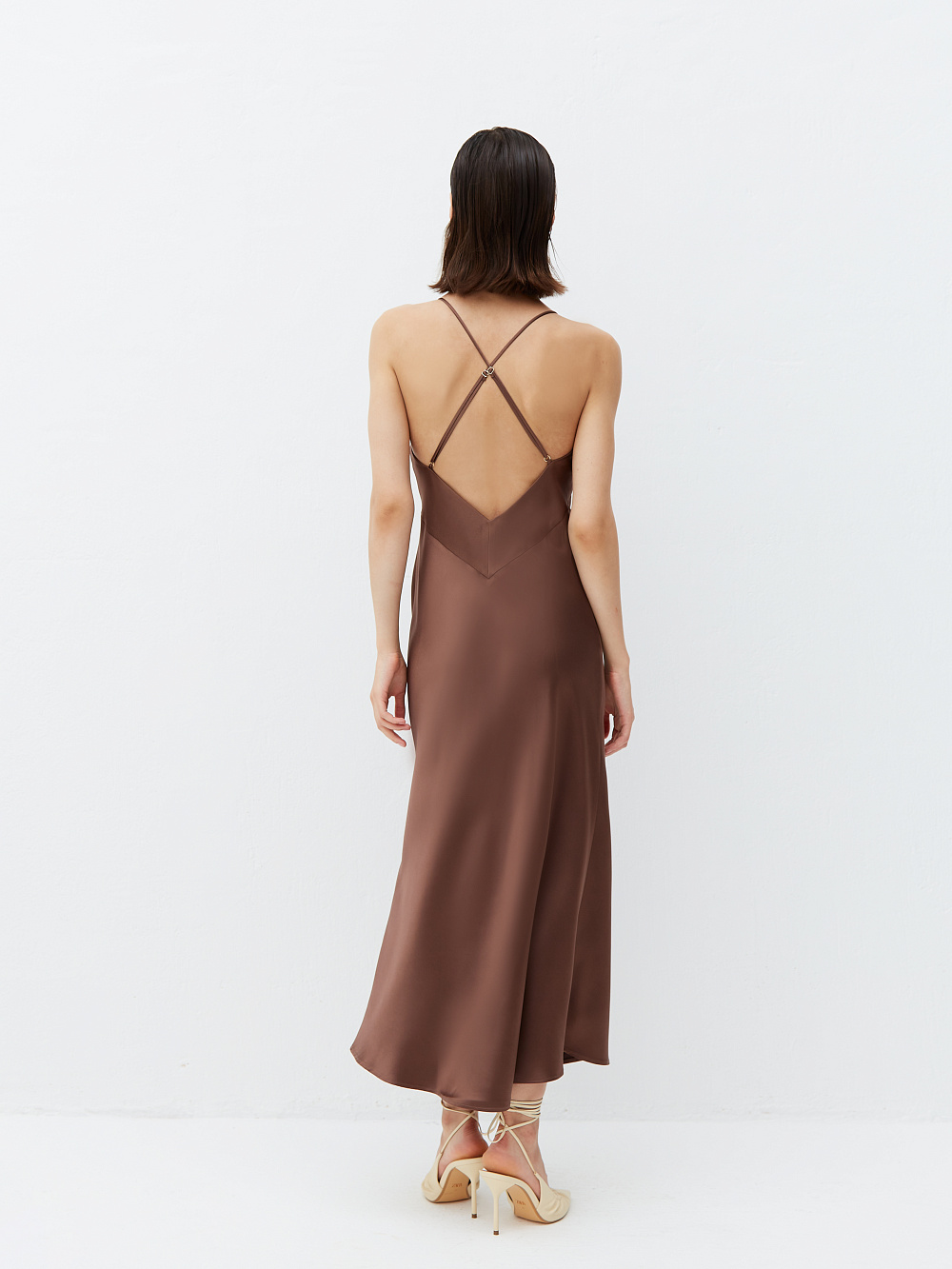 картинка платье-комбинация с открытой спиной от магазина Solo-U.ru